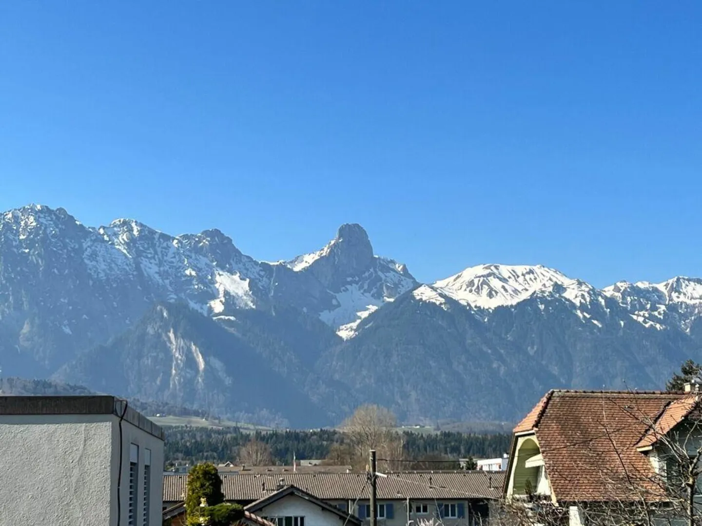 Appartamento 4 stanze - balcone con vista sul Niesen - Foto 4 di 12