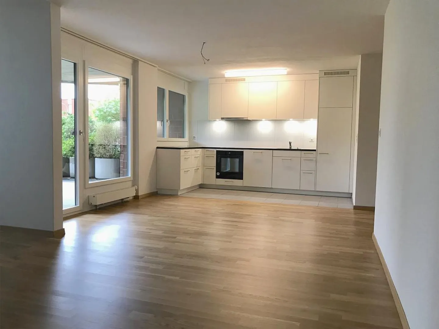 Appartement lumineux de 4,5 pièces avec patio et vue sur la verdure - Photo 1 sur 12