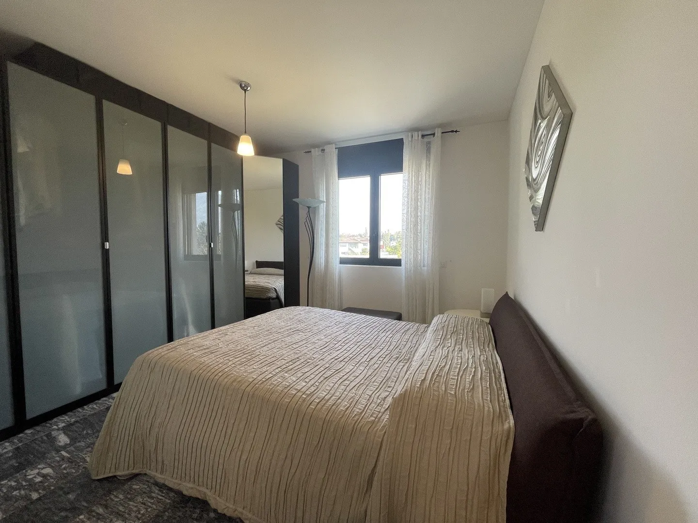 Appartement élégant 4.5 au dernier étage avec deux places de parking - Photo 7 sur 13