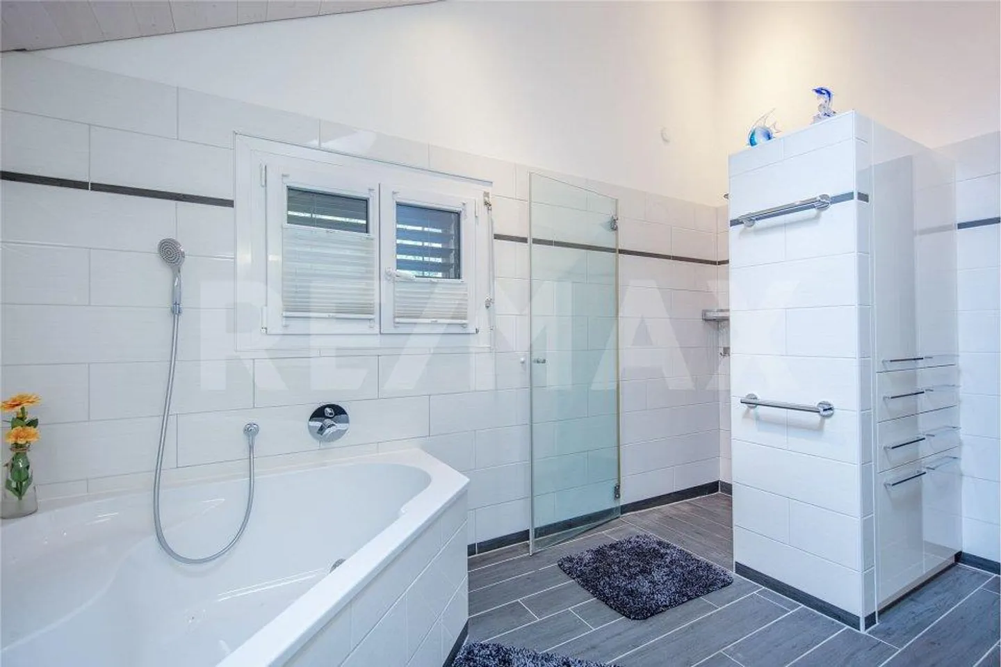 Exclusive Single Family Home - Photo 8 of 13