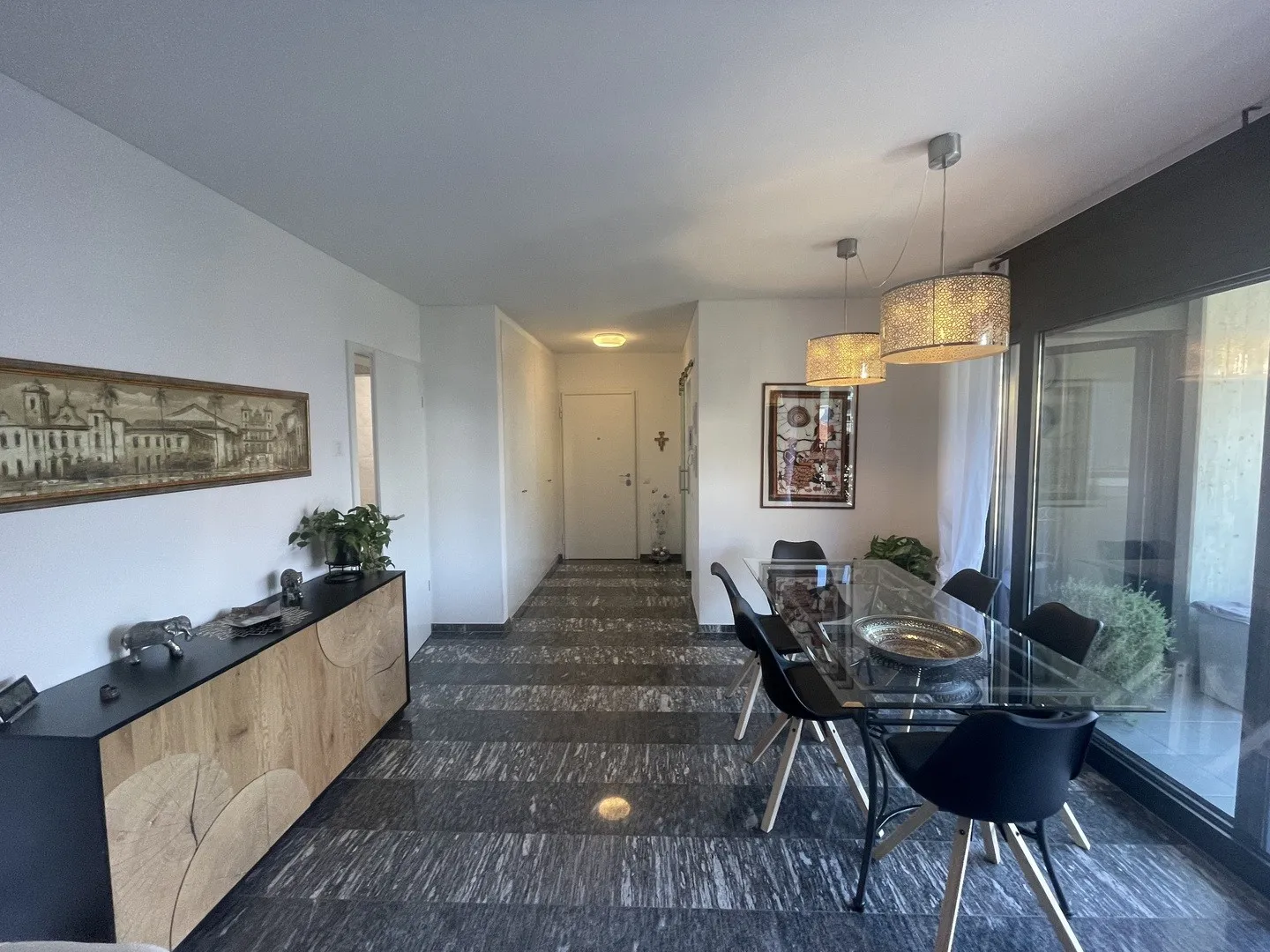 Appartement élégant 4.5 au dernier étage avec deux places de parking - Photo 2 sur 13