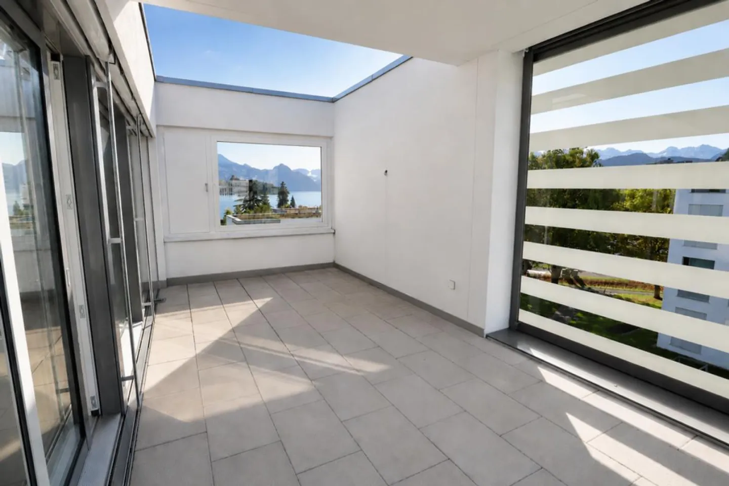 Attico con vista lago e montagna - Foto 10 di 10