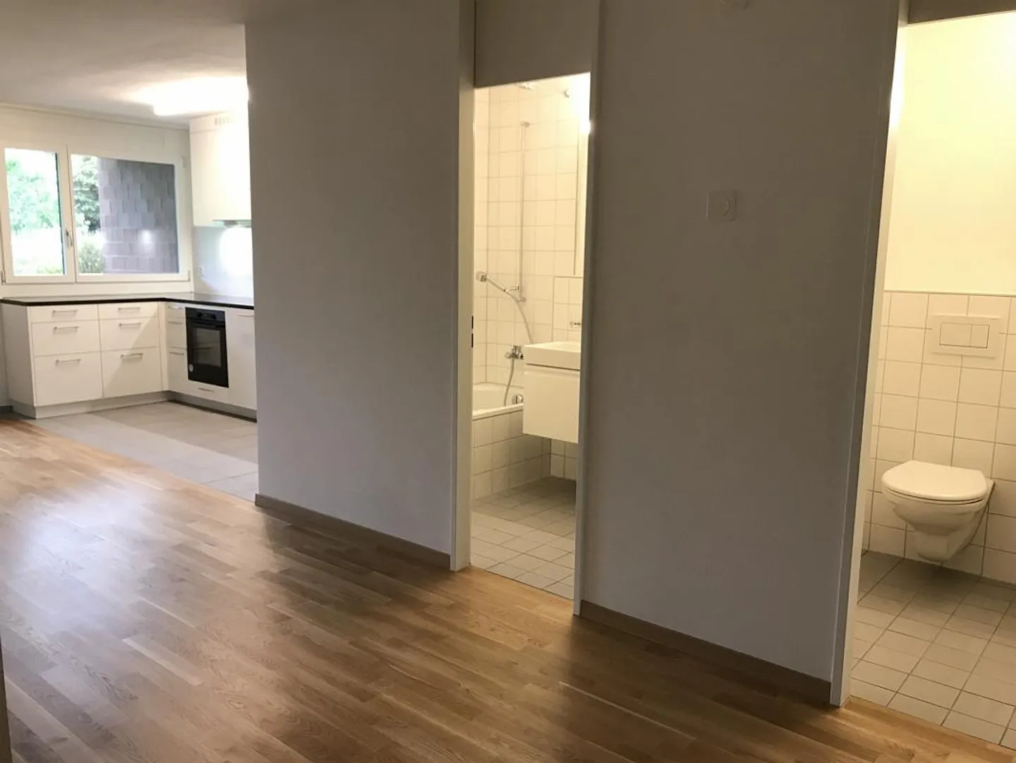Appartement lumineux de 4,5 pièces avec patio et vue sur la verdure - Photo 5 sur 12