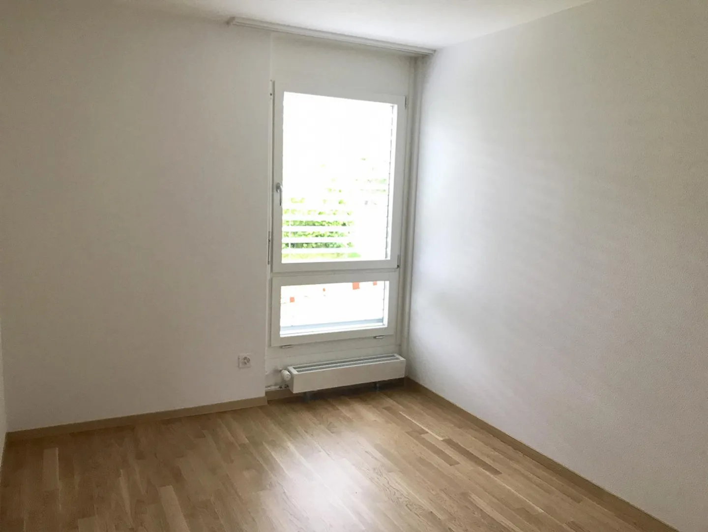 Appartement lumineux de 4,5 pièces avec patio et vue sur la verdure - Photo 9 sur 12
