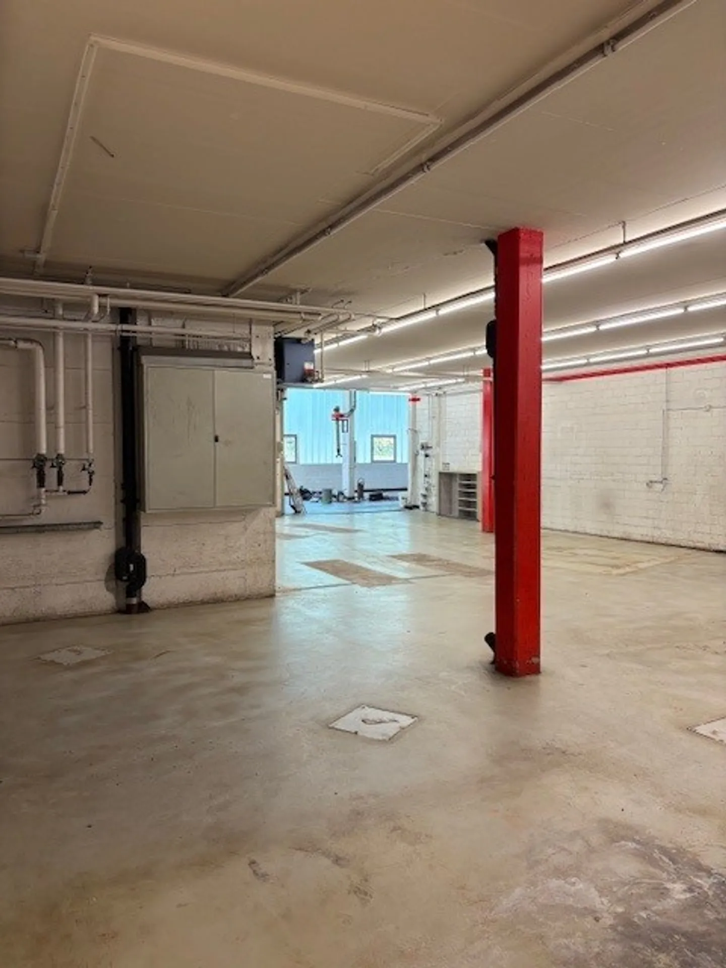 Grosszügiger Gewerberaum / Werkstatt zu vermieten - Foto 2 von 3