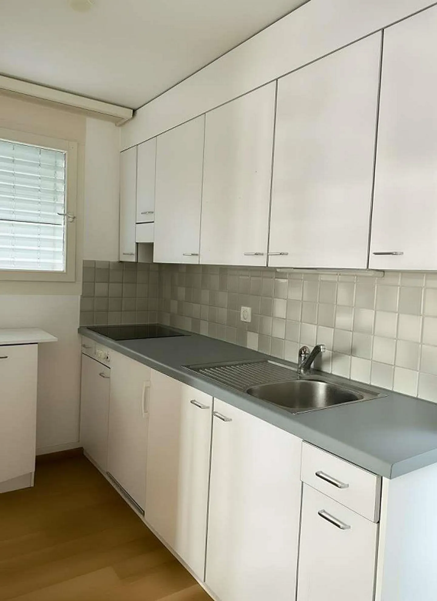 Appartement 1,5 pièces au rez-de-chaussée | Près du lac & polyvalent incluant une place de parking - Photo 3 sur 5