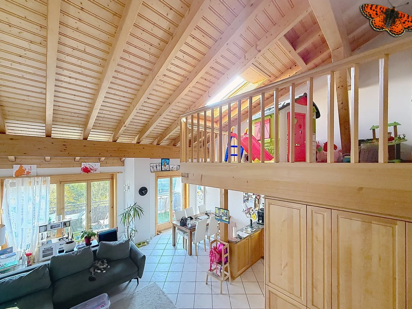 Duplex avec Plafonds Cathédrale - Photo 2 sur 12