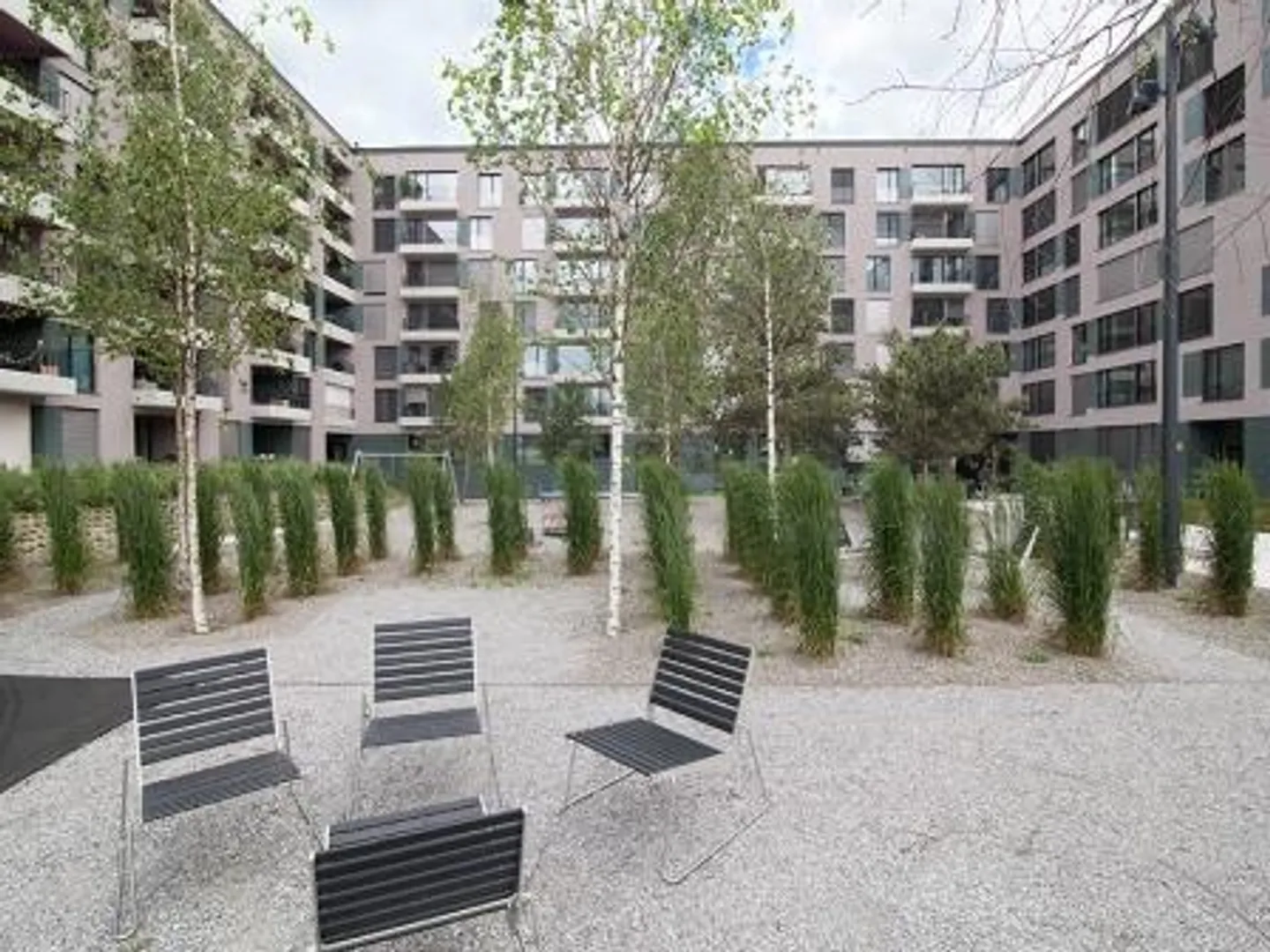 Living centrally and modernly in Glattpark? - Photo 1 of 6