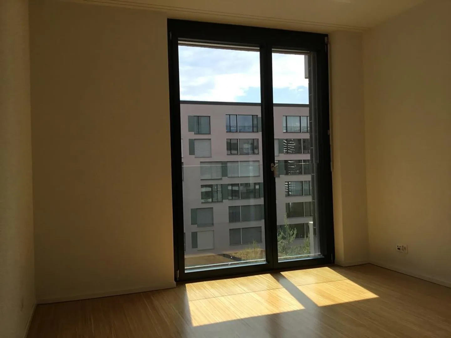 Living centrally and modernly in Glattpark? - Photo 5 of 6
