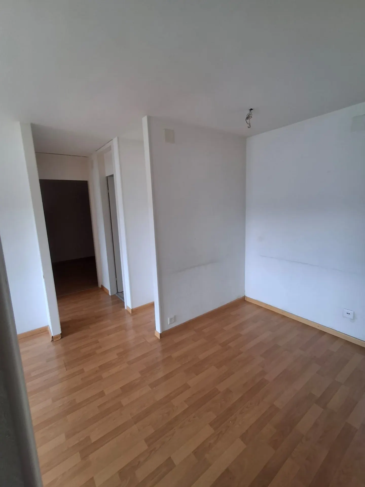 Bright 2.5-room apartment with balcony in La Chaux-de-Fonds - Photo 2 of 5