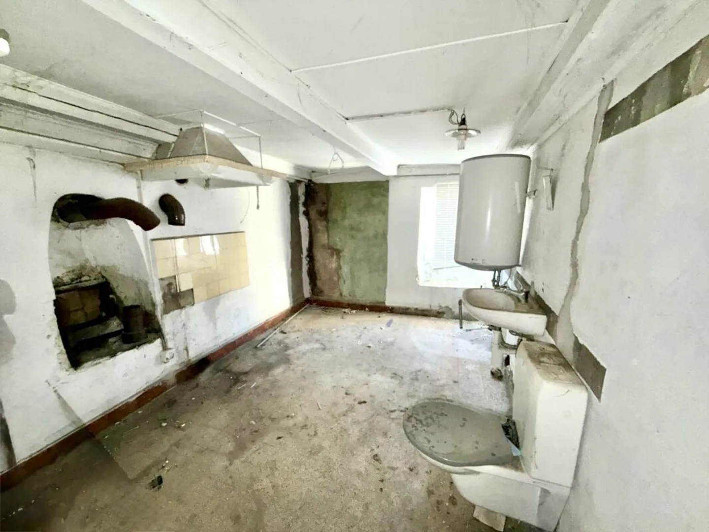 Maison à rénover au centre de Chamoson, vendu avec autorisation de construire - Photo 10 sur 22