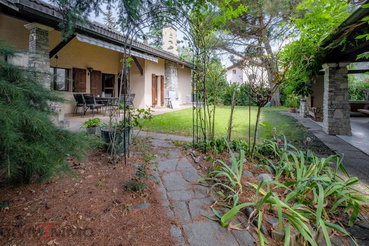 House 6.5 rooms - Photo 1 of 13