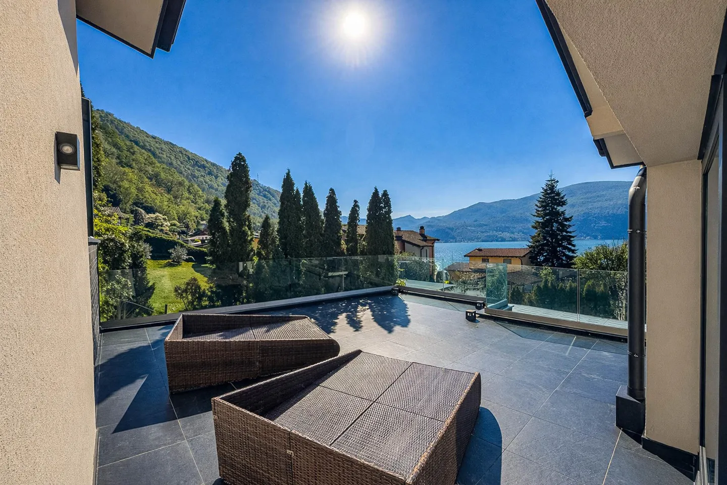 Magnifique villa de luxe avec vue sur le lac, piscine et quai - Photo 14 sur 26