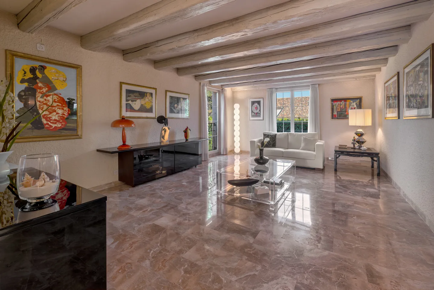 Elegante Familienvilla mit Garten und Terrassen - Foto 3 von 9