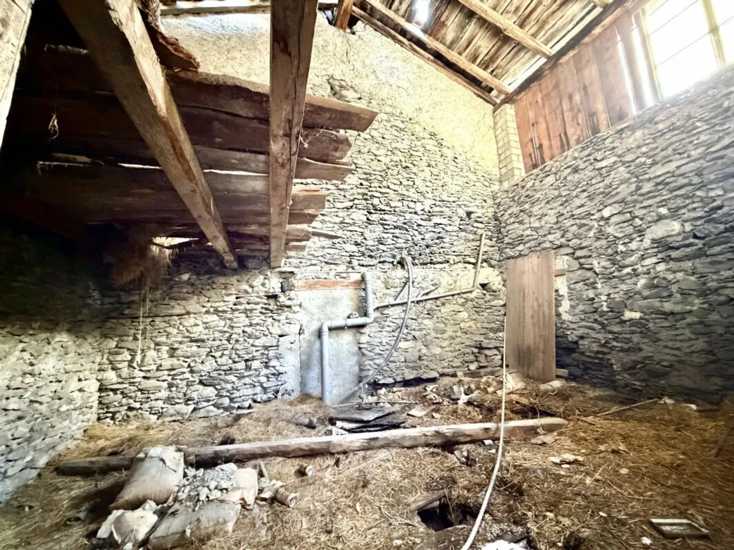Maison à rénover au centre de Chamoson, vendu avec autorisation de construire - Photo 18 sur 22