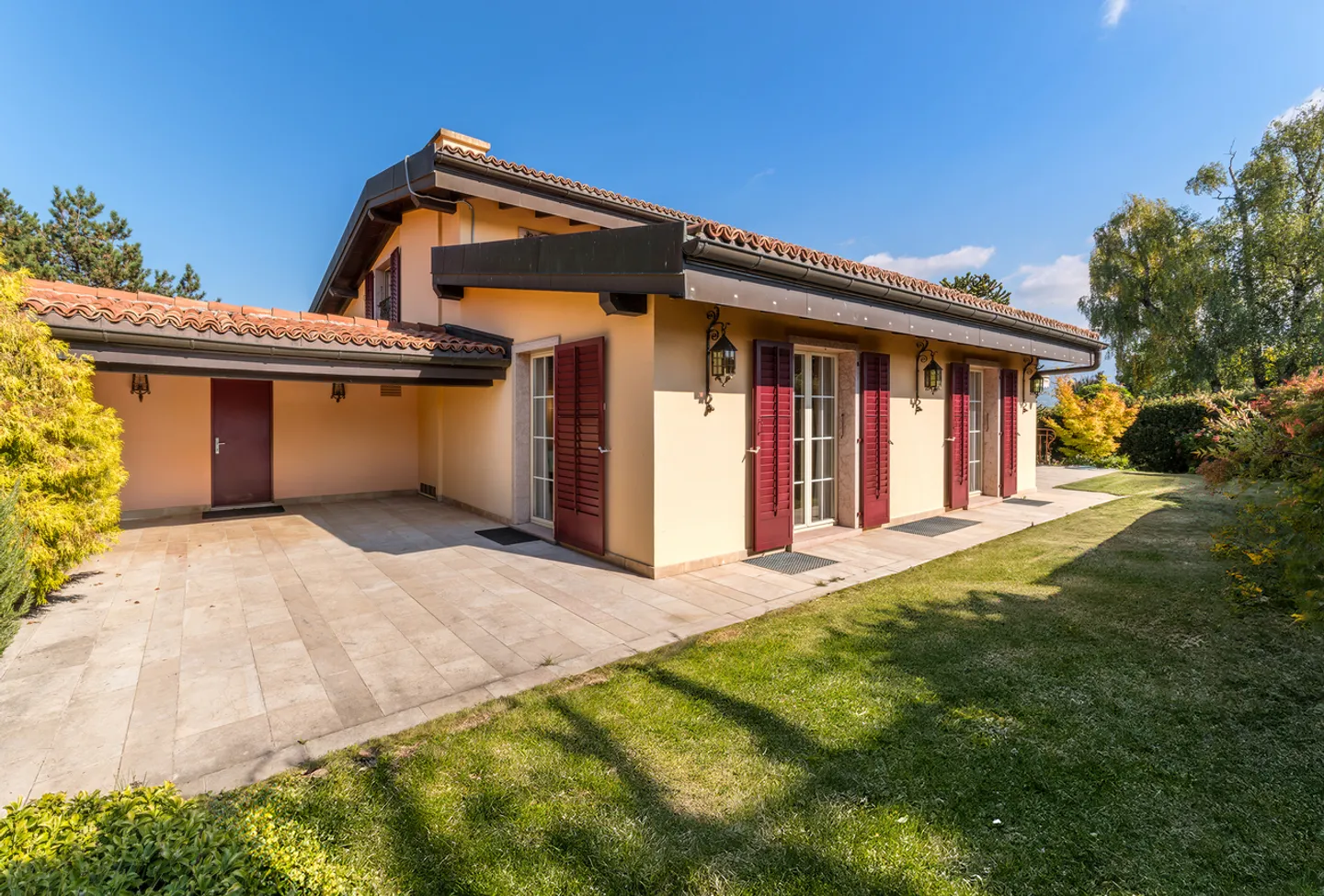 Elegante Familienvilla mit Garten und Terrassen - Foto 8 von 9