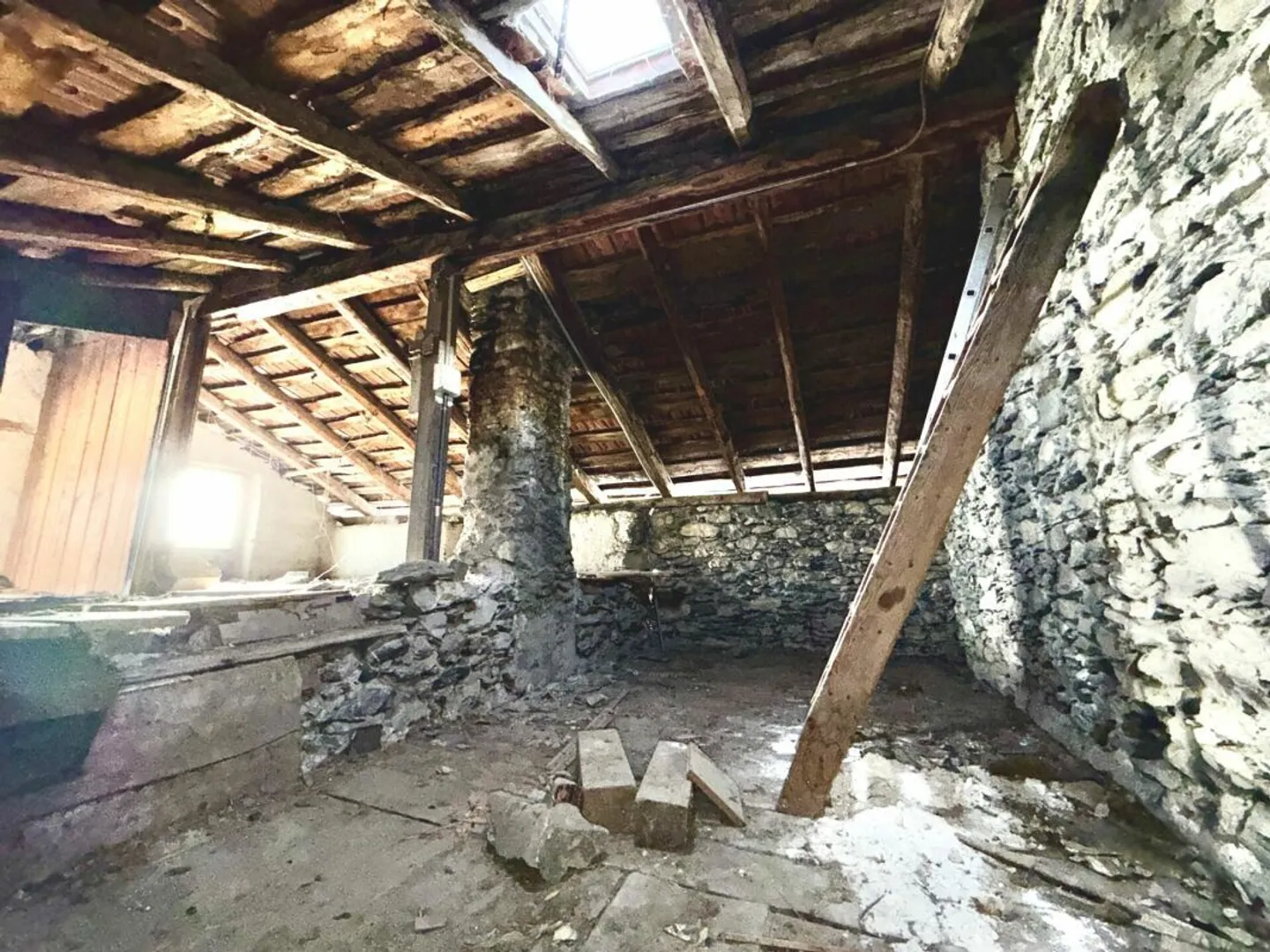 Maison à rénover au centre de Chamoson, vendu avec autorisation de construire - Photo 22 sur 22