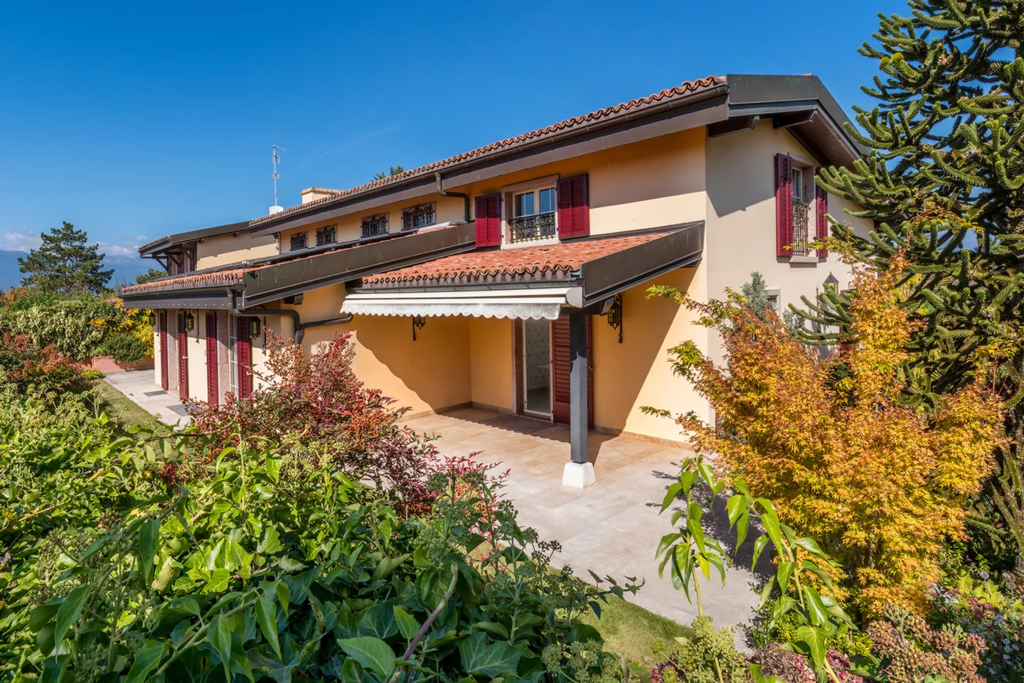 Elegante Familienvilla mit Garten und Terrassen - Foto 9 von 9