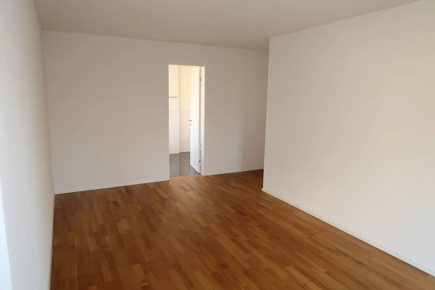 Exklusive Gartenwohnung in Einsiedeln - Foto 4 von 11