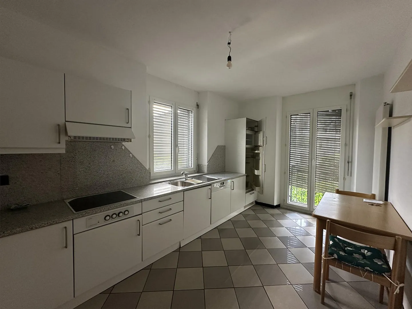 Elegant Duplex Apartment in Residential Area - Photo 3 of 8