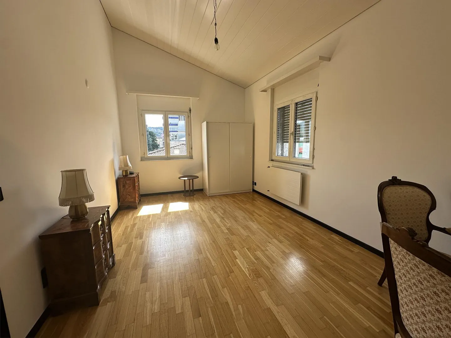 Elegant Duplex Apartment in Residential Area - Photo 4 of 8