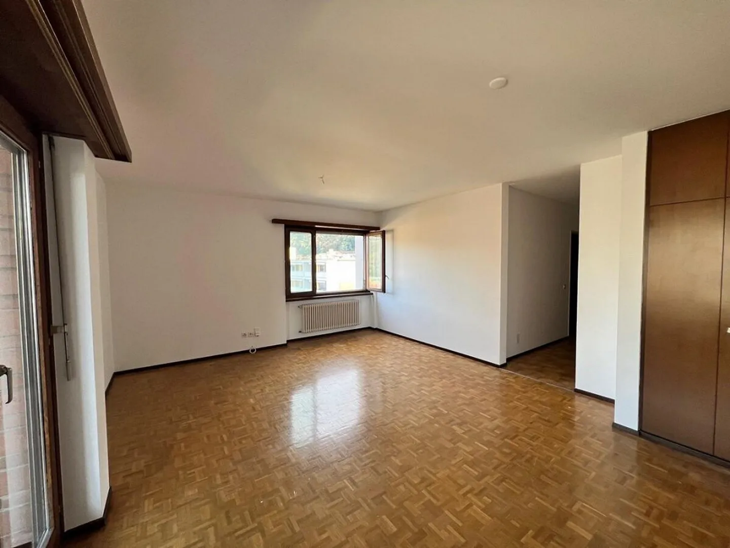MENDRISIO – 3.5 ZIMMER MIT GERÄUMIGEN DIMENSIONEN UND MODERNEM KOMFORT - Foto 2 von 12