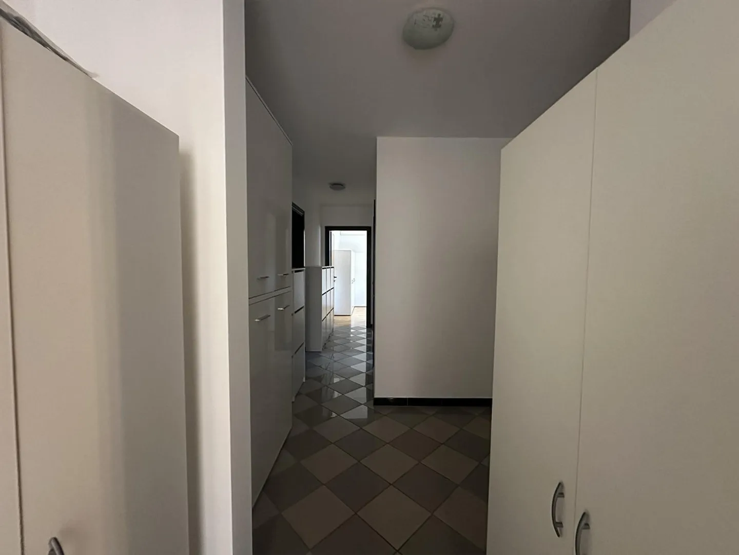 Elegant Duplex Apartment in Residential Area - Photo 6 of 8