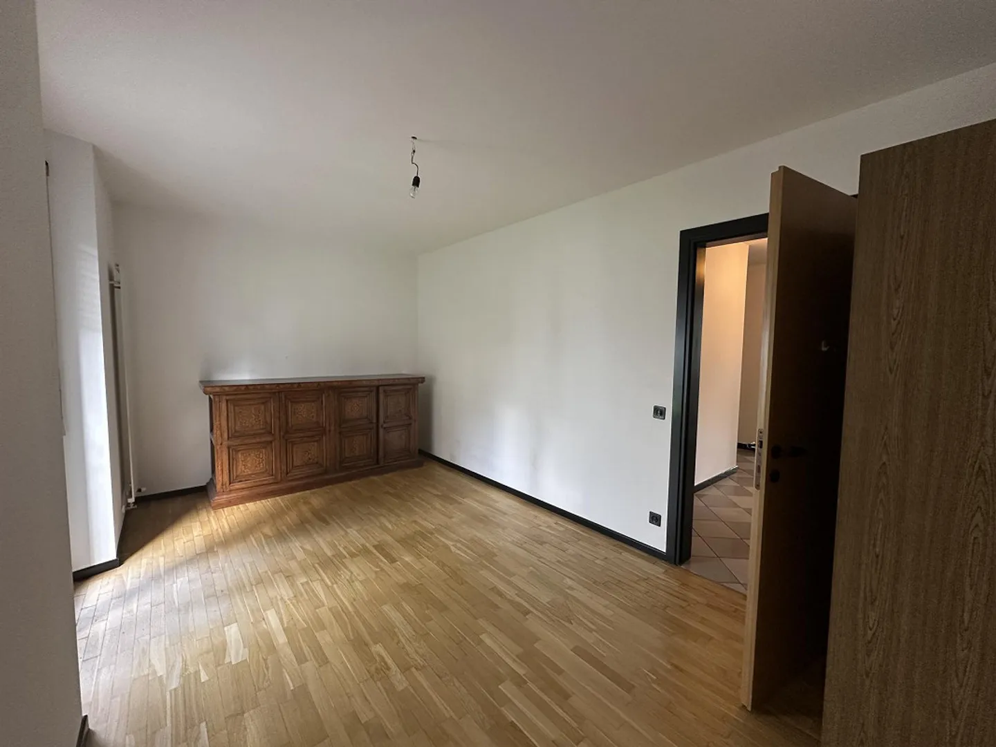 Elegant Duplex Apartment in Residential Area - Photo 2 of 8