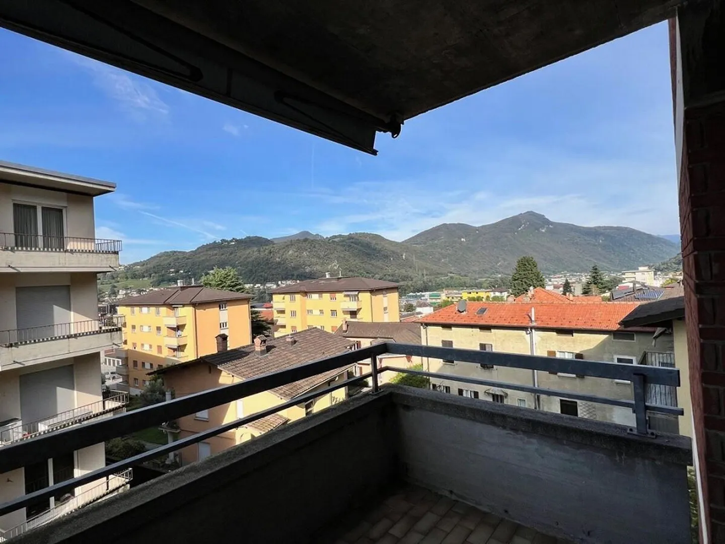 MENDRISIO – 3.5 ZIMMER MIT GERÄUMIGEN DIMENSIONEN UND MODERNEM KOMFORT - Foto 4 von 12