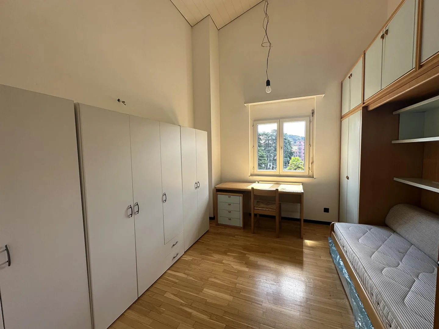 Elegant Duplex Apartment in Residential Area - Photo 7 of 8