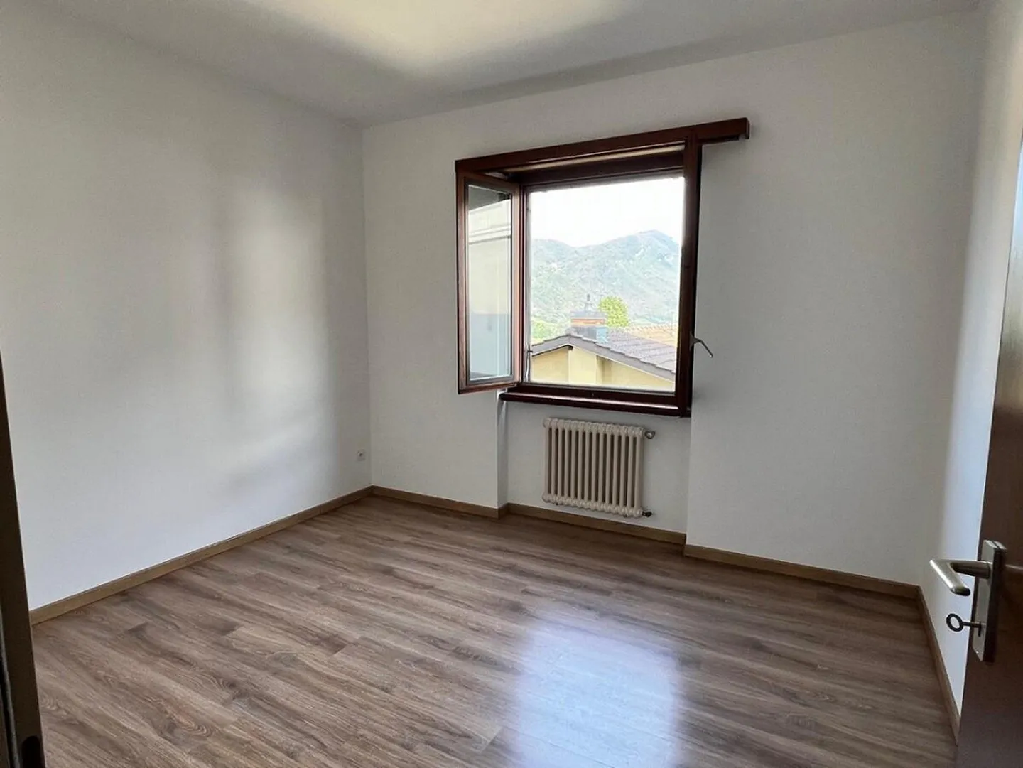 MENDRISIO – 3.5 ZIMMER MIT GERÄUMIGEN DIMENSIONEN UND MODERNEM KOMFORT - Foto 5 von 12