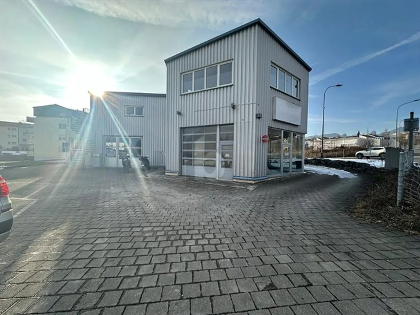 WORKING, PRESENTING, SELLING ALL IN ONE - Photo 1 of 6