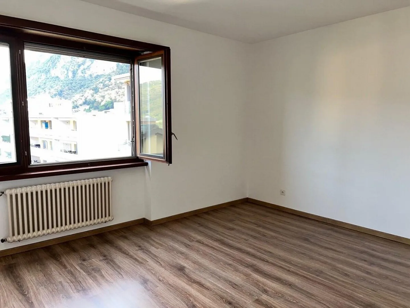 MENDRISIO – 3.5 ZIMMER MIT GERÄUMIGEN DIMENSIONEN UND MODERNEM KOMFORT - Foto 8 von 12