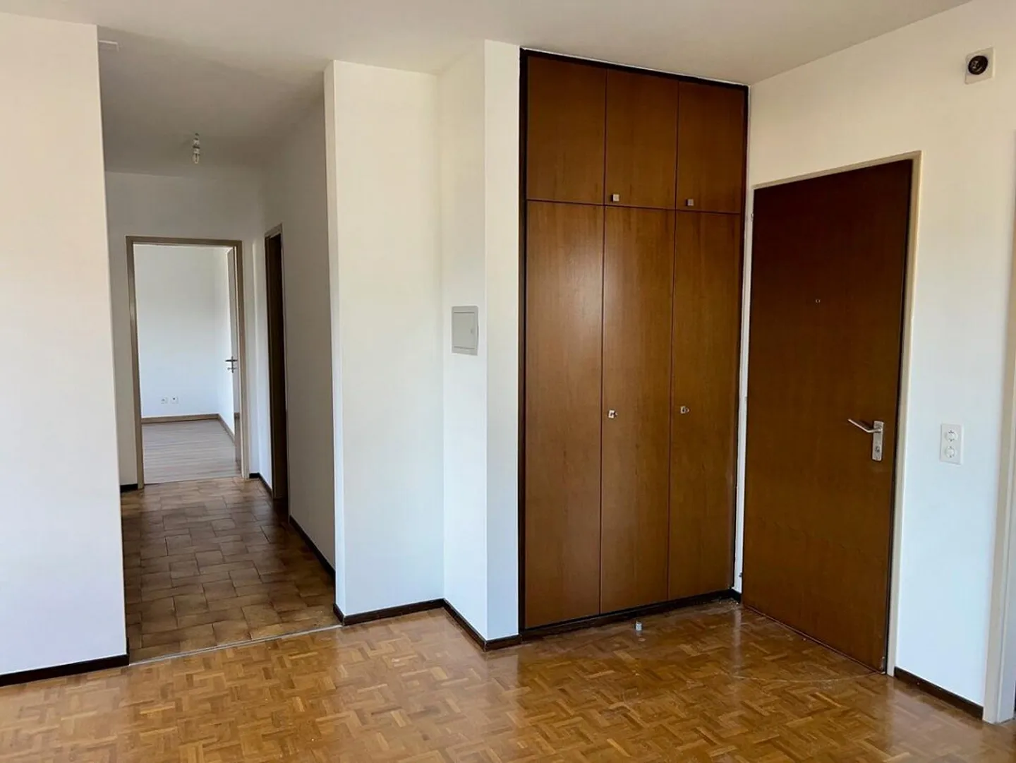 MENDRISIO – 3.5 ZIMMER MIT GERÄUMIGEN DIMENSIONEN UND MODERNEM KOMFORT - Foto 9 von 12