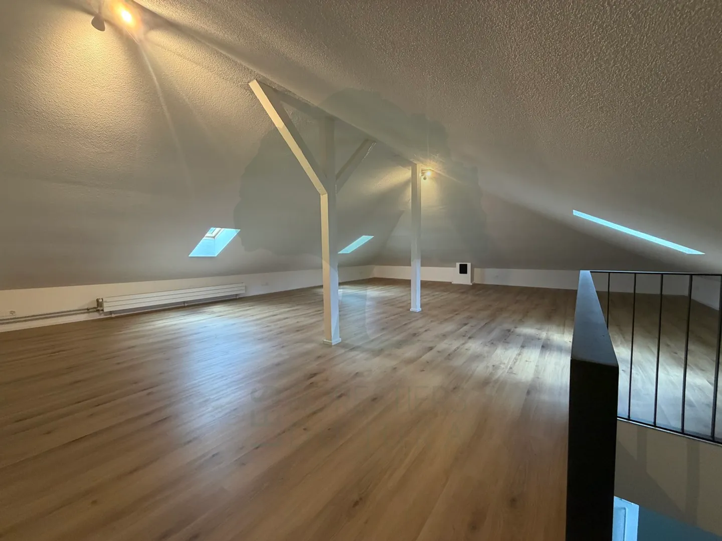 Spazioso duplex di 5,5 locali completamente ristrutturato a Delémont - Foto 1 di 11