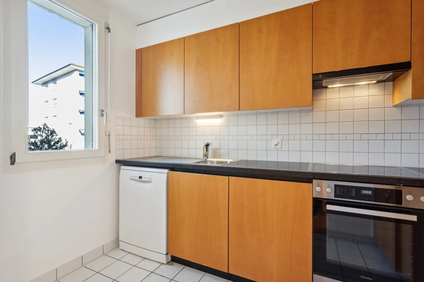 For rent without deposit - Bright accommodation with large balcony - Photo 4 of 10