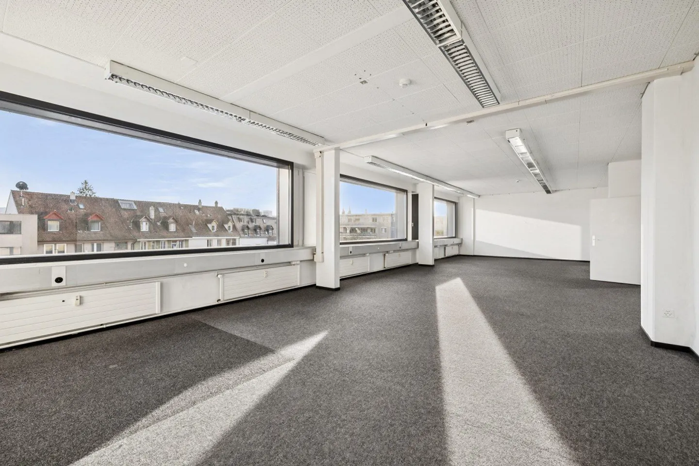 MODERN OFFICE SPACES IN A PRIME LOCATION NEAR CLARAPLATZ - Photo 2 of 10