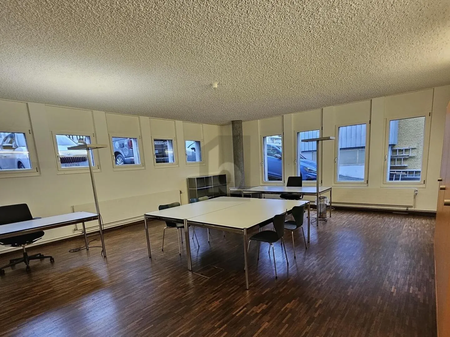 ESPACE DE TRAVAIL MODERNE AVEC TERRASSE - Photo 3 sur 6