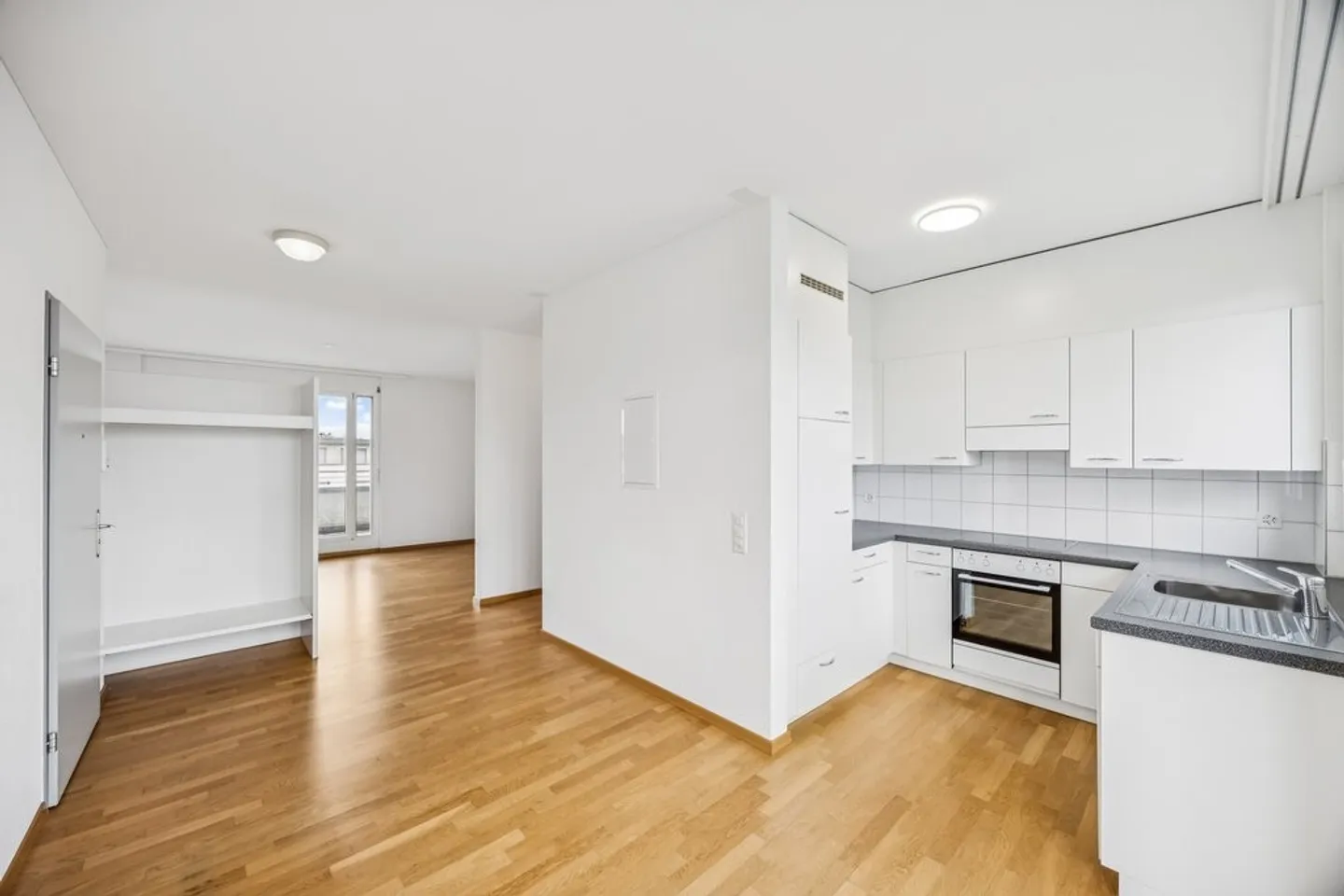 Appartement attrayant de 3,5 pièces avec balcon spacieux à Wittenbach - Photo 3 sur 12