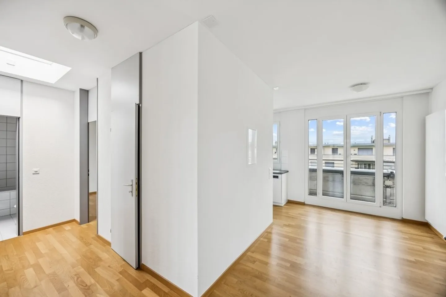 Appartement attrayant de 3,5 pièces avec balcon spacieux à Wittenbach - Photo 4 sur 12