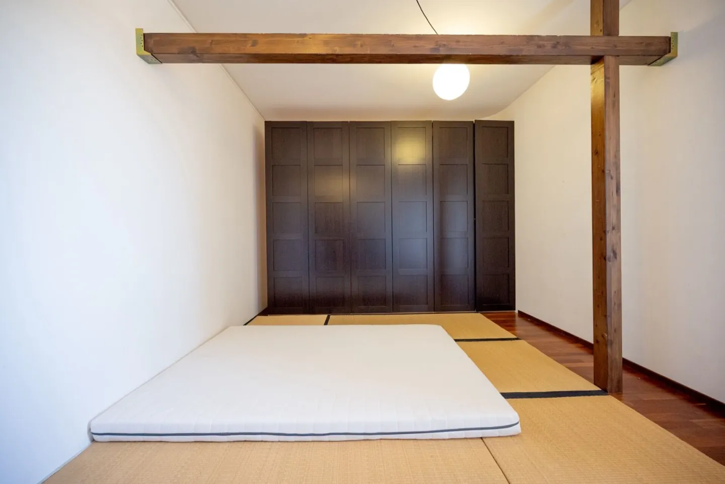 Luce, tranquillità e confort, ampio 3.5 locali con doppio balcone e garage - Foto 3 di 5