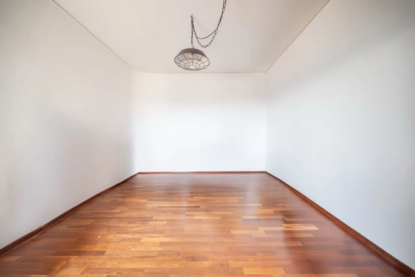 Luce, tranquillità e confort, ampio 3.5 locali con doppio balcone e garage - Foto 4 di 5