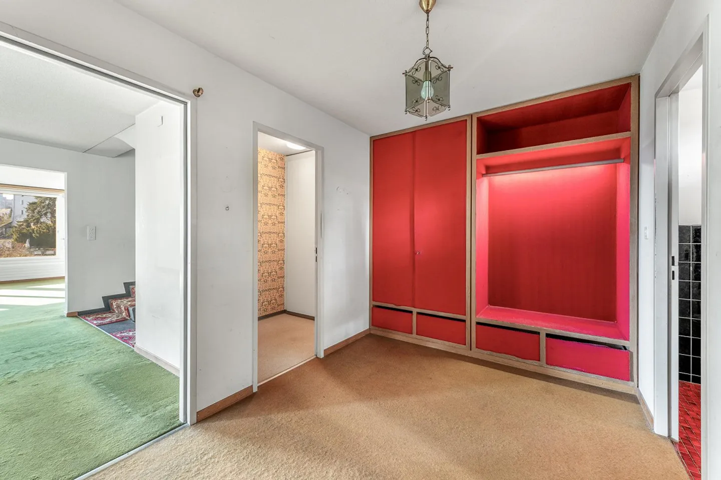 Charming 5.5-Room Semi-Detached House with Great Layout - Photo 4 of 12