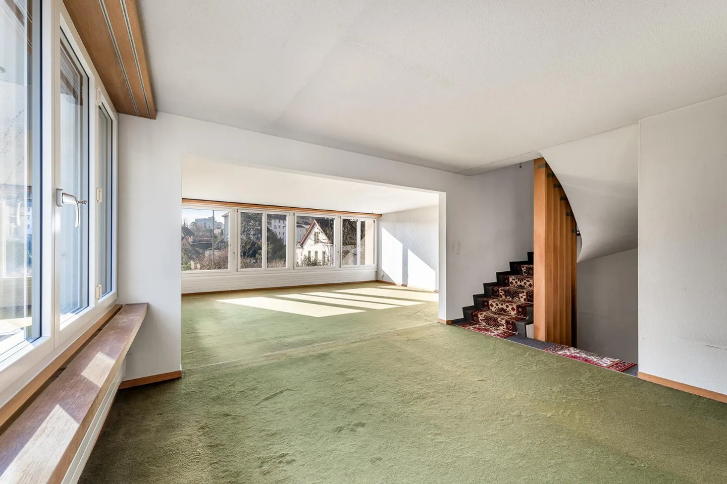 Charming 5.5-Room Semi-Detached House with Great Layout - Photo 5 of 12