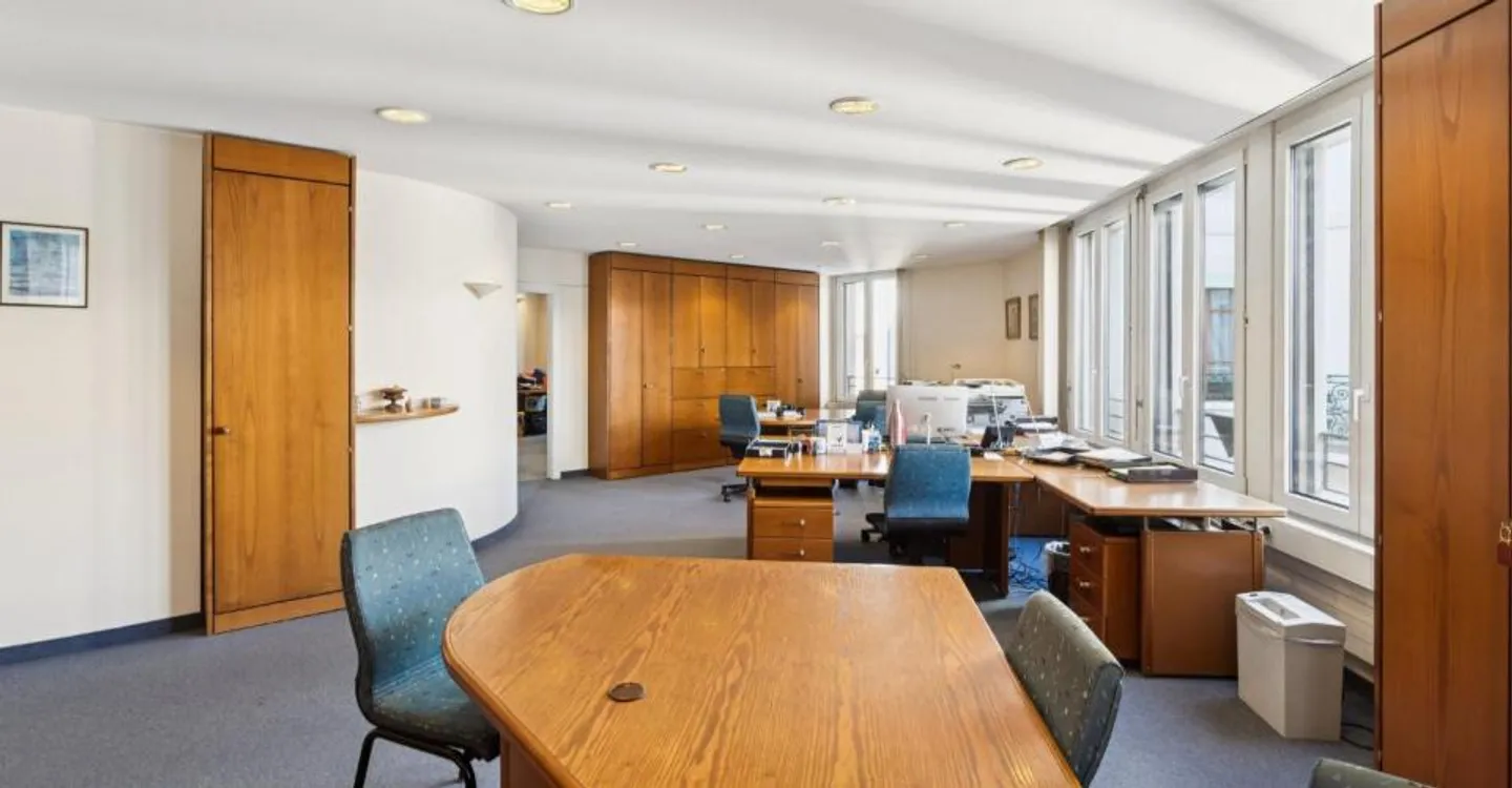 Office space for rent - Photo 1 of 9