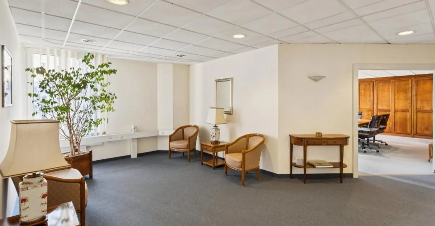 Office space for rent - Photo 2 of 9