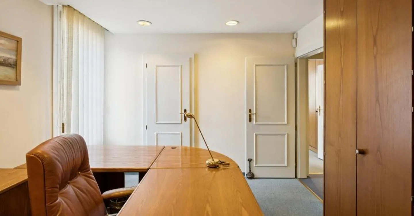 Office space for rent - Photo 4 of 9