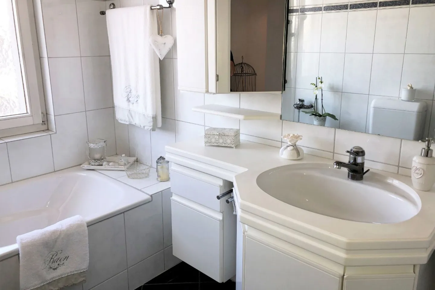 Familienfreundliche Wohnung mit Balkon und Tiefgaragenparkplatz - Foto 6 di 8