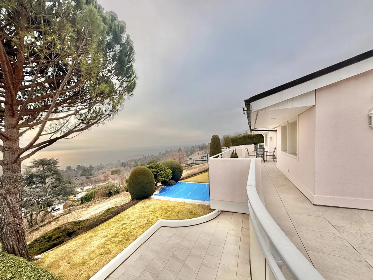 Villa Architecturale avec Vue - Photo 1 sur 13