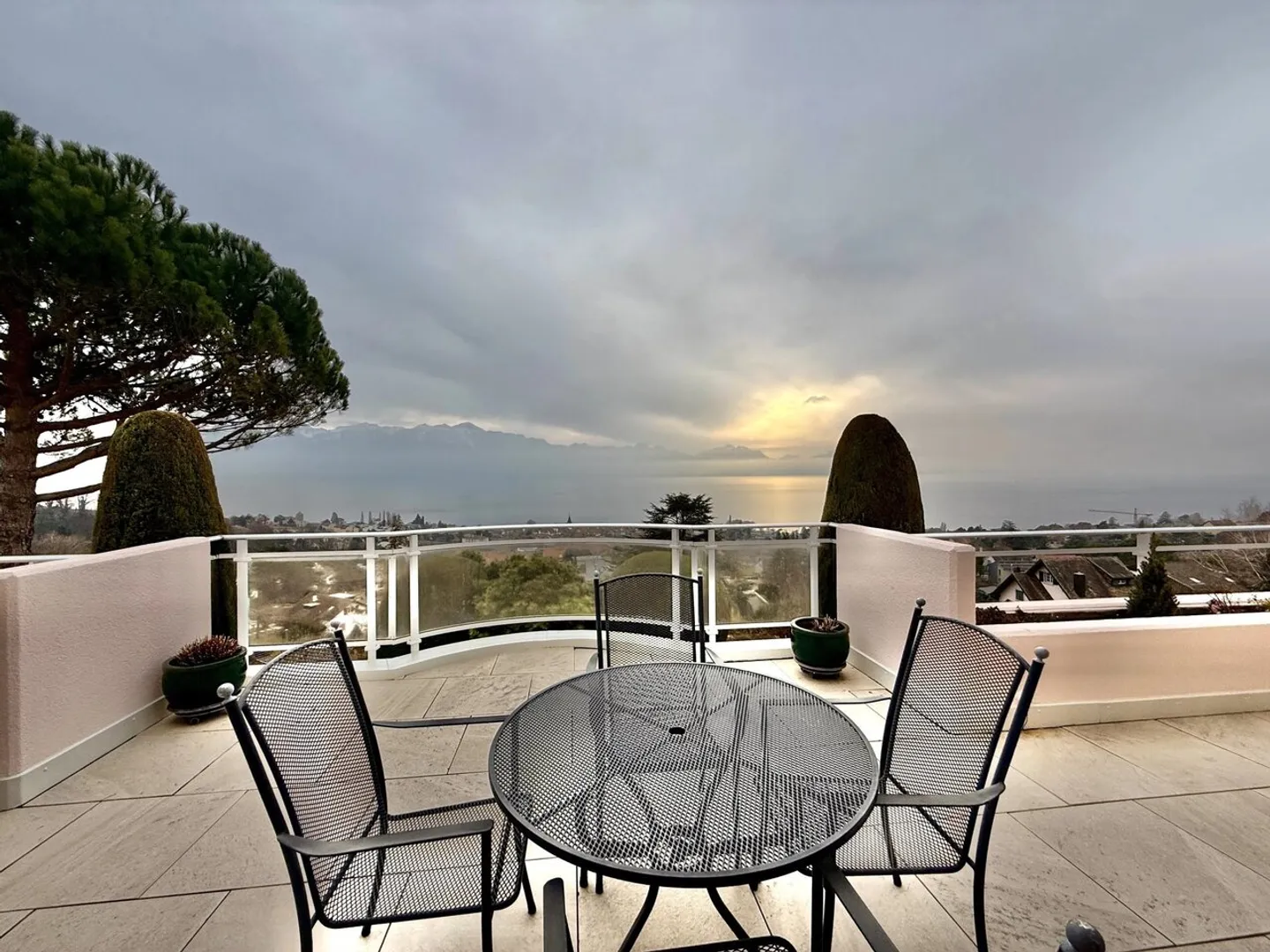 Villa Architecturale avec Vue - Photo 2 sur 13